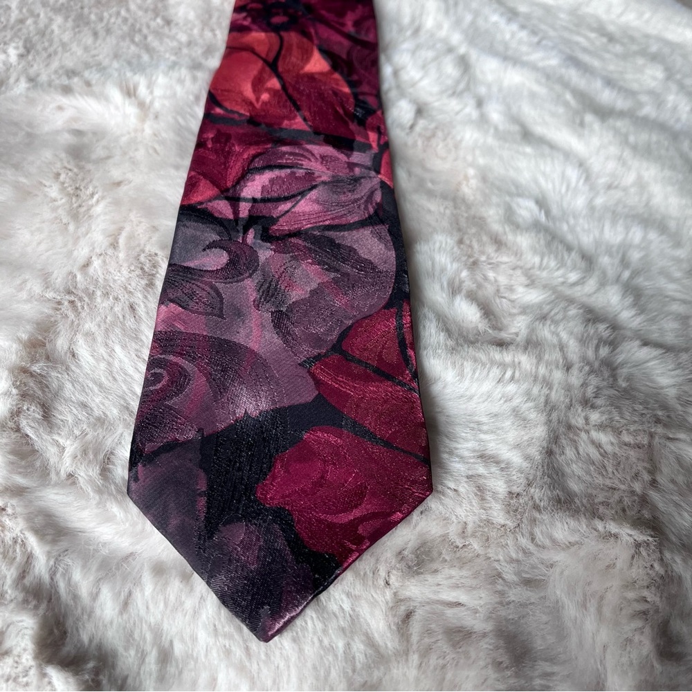 Retro Tie - Picture 2 of 4